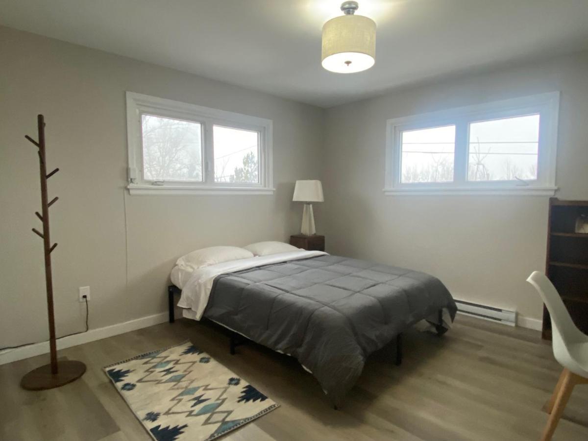 מונקטון Private Room Lakeview House- Westmount מראה חיצוני תמונה