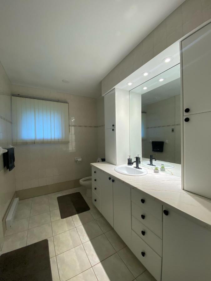 מונקטון Private Room Lakeview House- Westmount מראה חיצוני תמונה