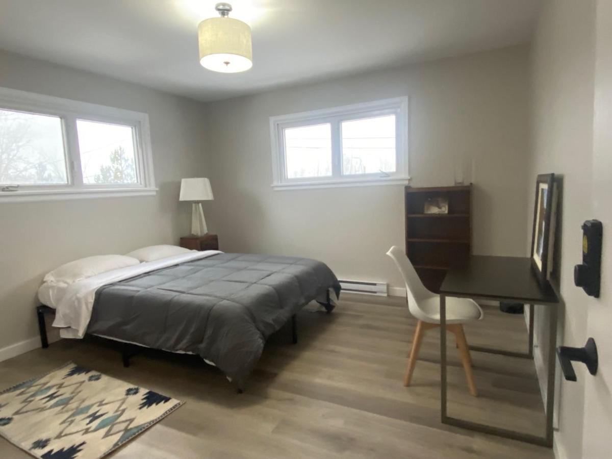 מונקטון Private Room Lakeview House- Westmount מראה חיצוני תמונה