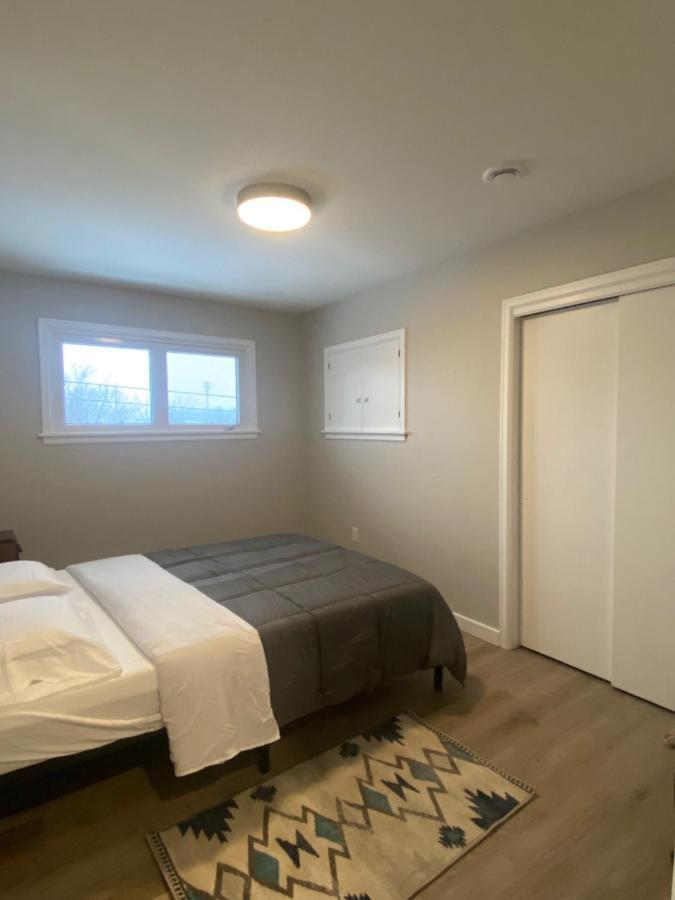 מונקטון Private Room Lakeview House- Westmount מראה חיצוני תמונה