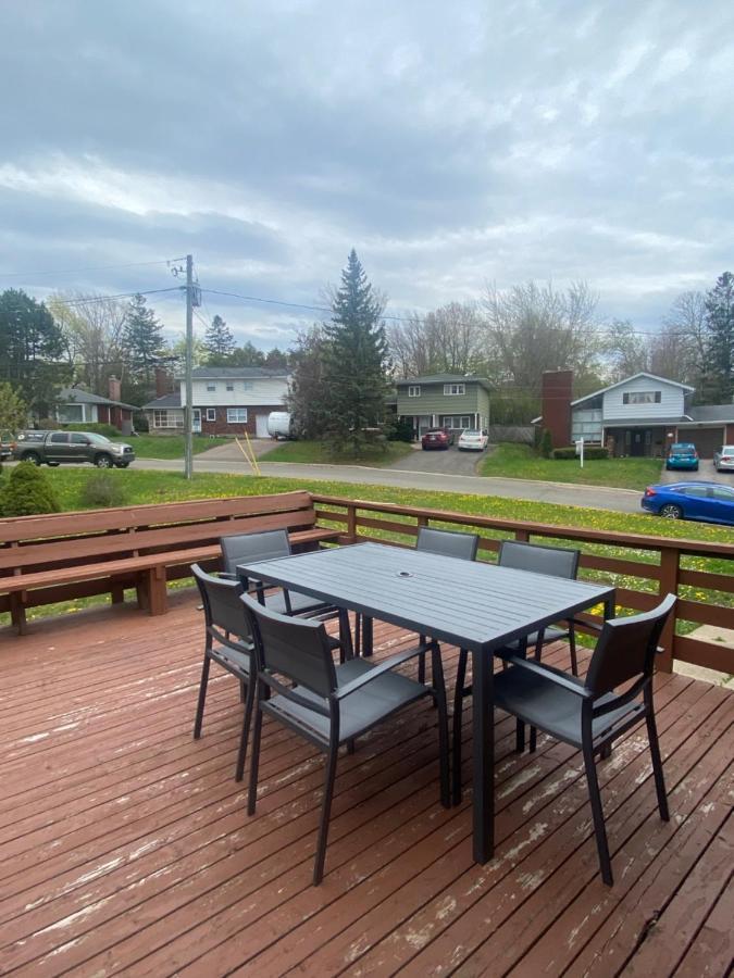 מונקטון Private Room Lakeview House- Westmount מראה חיצוני תמונה