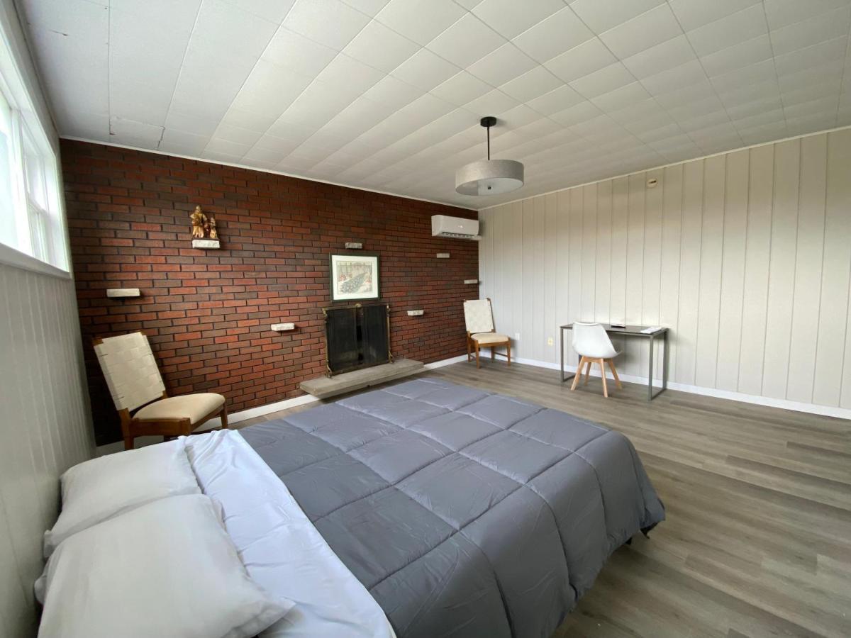 מונקטון Private Room Lakeview House- Westmount מראה חיצוני תמונה